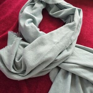 Elegant Gray Women's Scarf